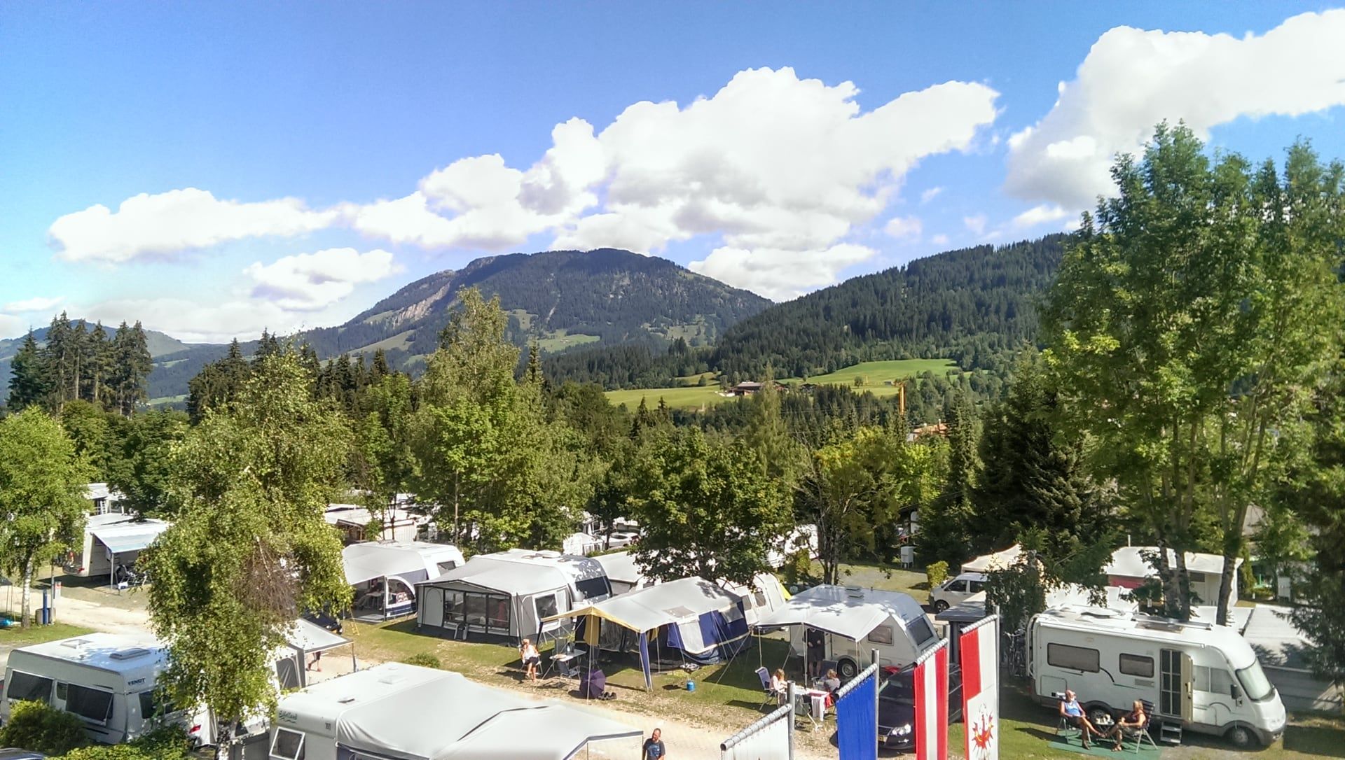 Dauercamping-Stellplätze auf einem Campingplatz in Tirol